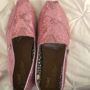 NWOT women’s pink glitter Tom’s